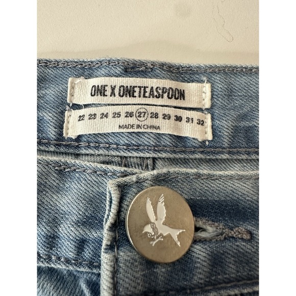 One Teaspoon Bandits Shorts Women Size 27 Distressed/Frayed Twisted Cuff Hem New - Picture 3 of 6